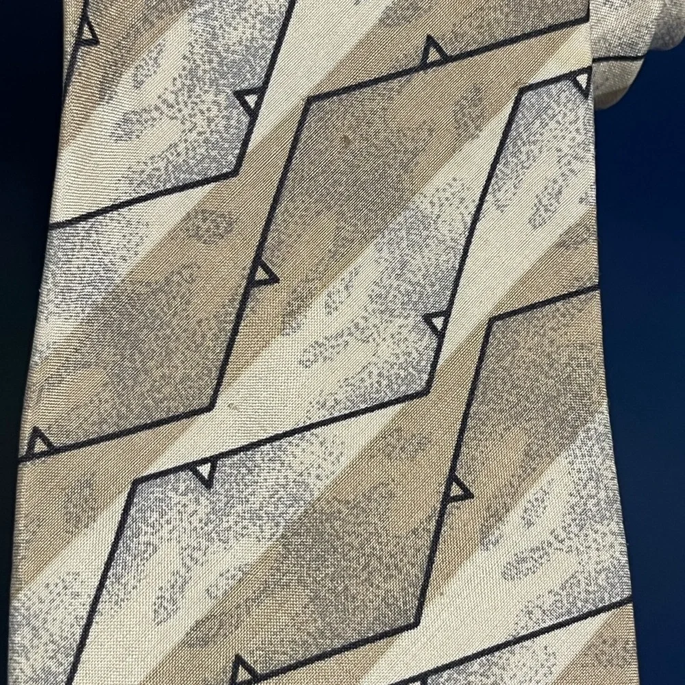 Giorgio Armani Geometric Triangle Silk Tie Mens Black Beige Gray Vintage 80s 90s